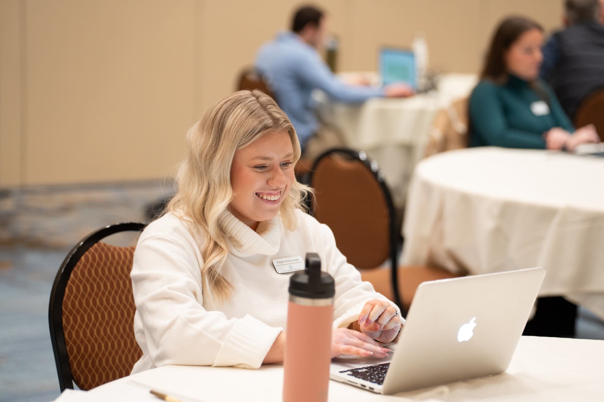 Kayla on laptop